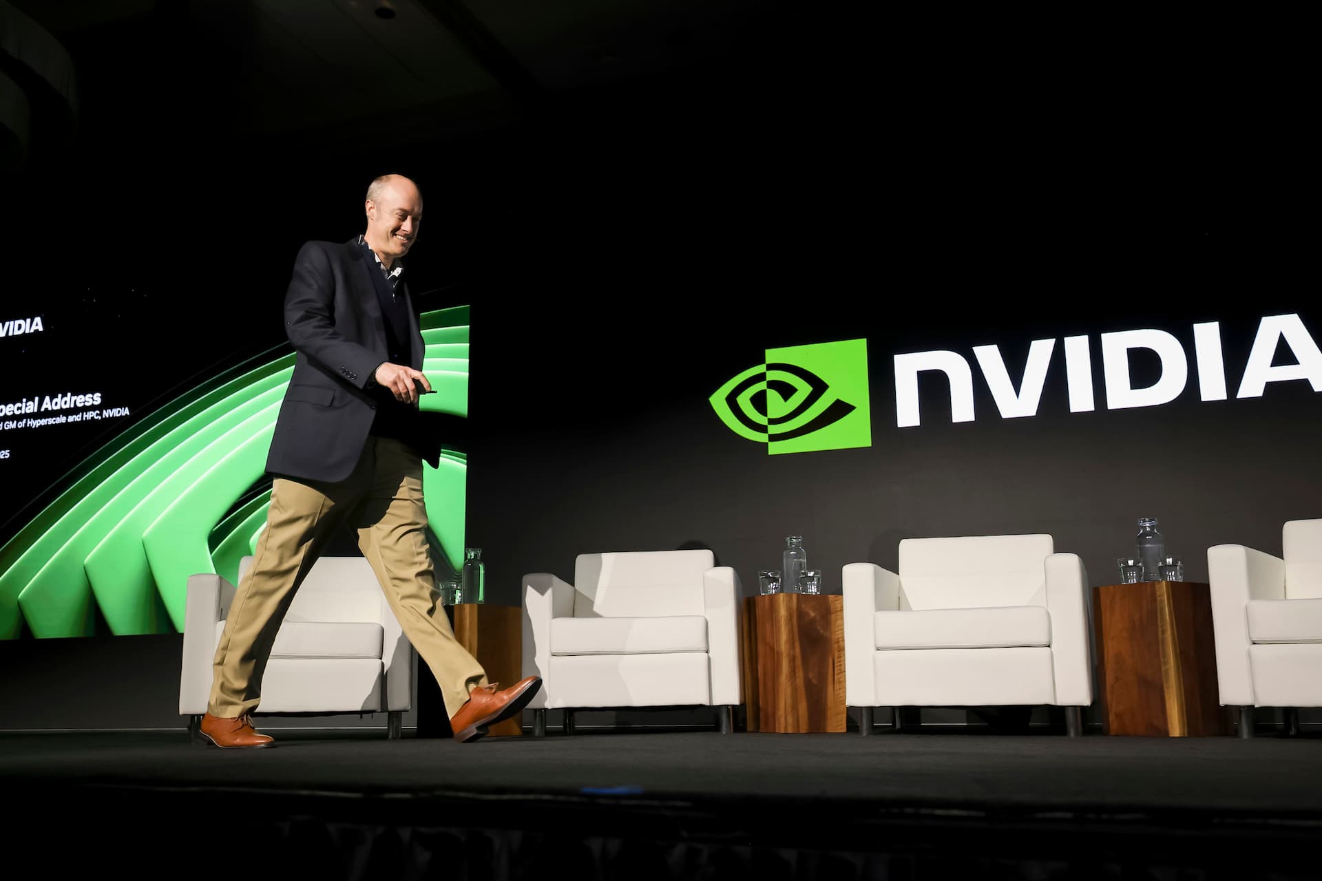 Nvidia Stock Keeps Climbing — But Retail Traders Have Already Left the Party